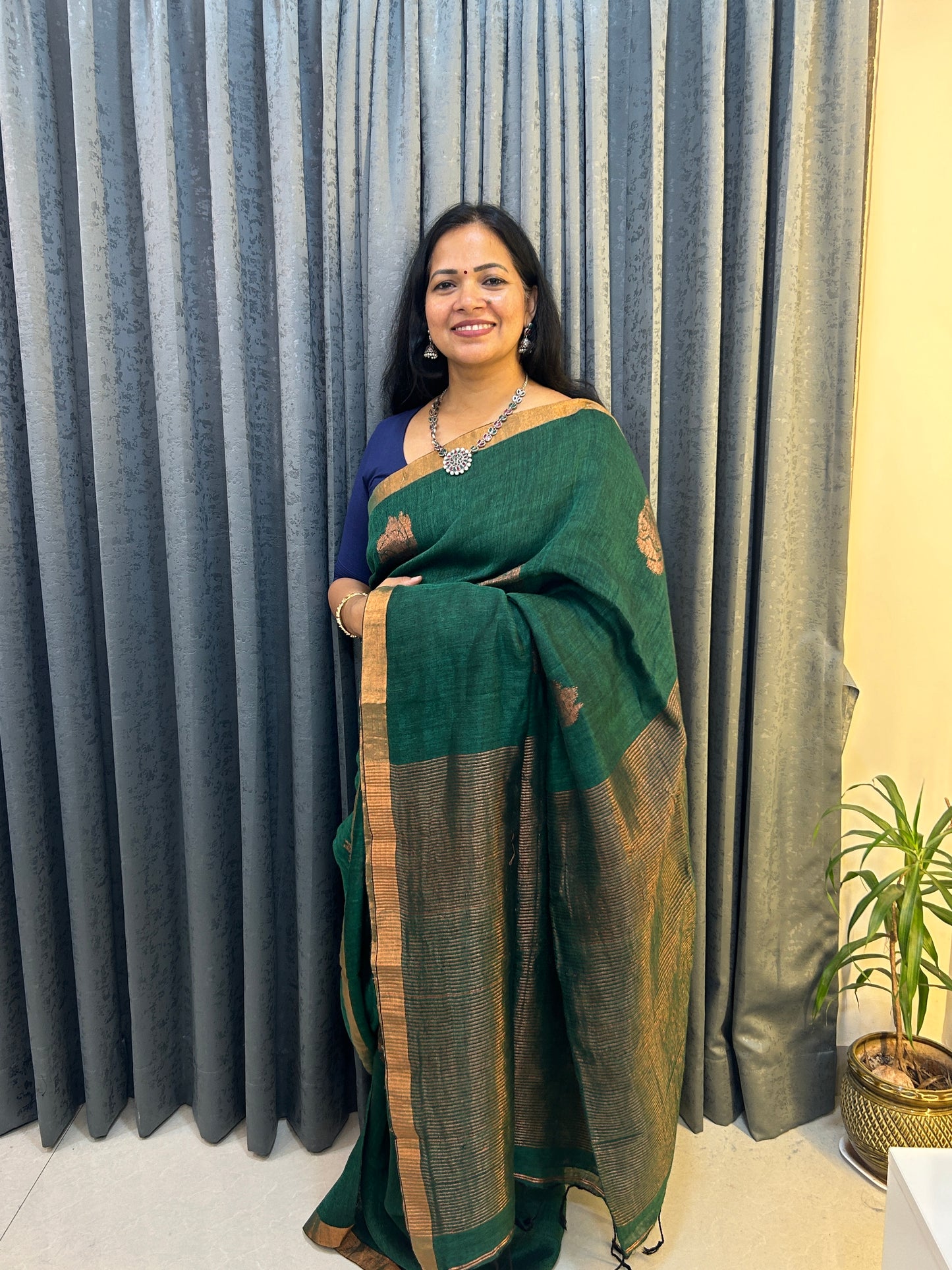 Dark green Linen Pure Handloom Saree with Blouse piece SLN127